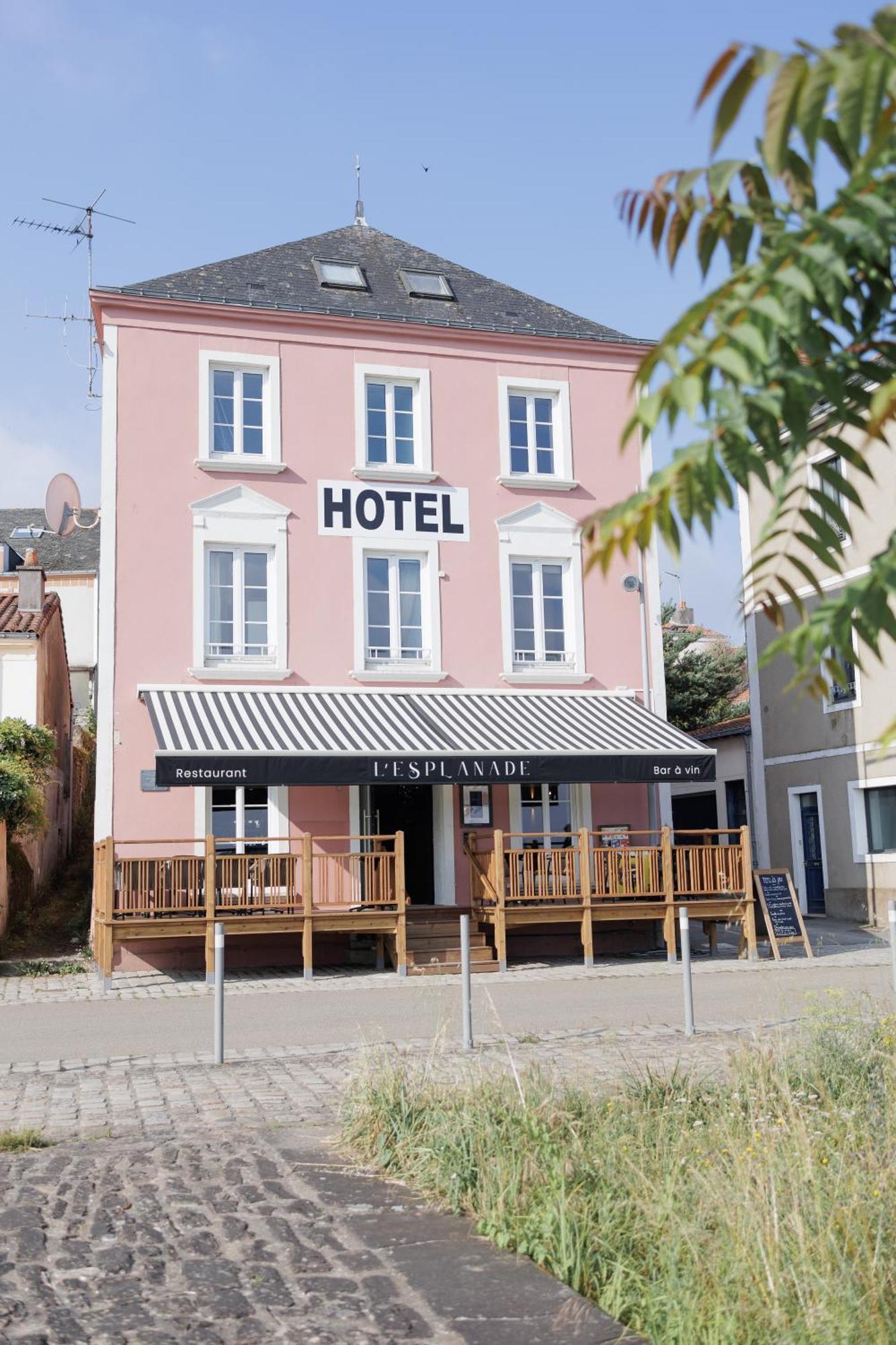 L'Esplanade Hotel Restaurant Bar A Vin Le Pellerin Exterior foto